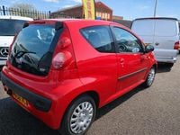 Used Peugeot 107 68 HP (50 kW) 2008 Red Hatchback
