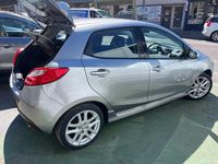 Begagnad Mazda 2 84 HK (61 kW) 2011 Silver Halvkombi