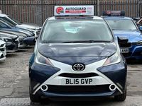 Usado Toyota Aygo X-play 69 HP (50 kW) 2015 Azul Citadino