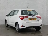 Used Toyota Yaris Hybrid 100 HP (73 kW) 2017 White Hatchback