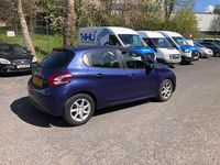 Used Peugeot 208 Active 68 HP (50 kW) 2015 Blue Hatchback