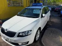 Usado Skoda Octavia Elegance 2015 Blanco Familiar
