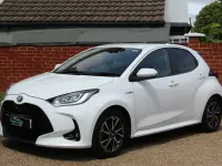 Used Toyota Yaris Design 116 HP (85 kW) 2020 White Hatchback