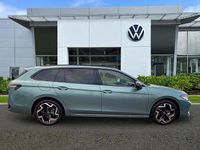 New VW Passat R-line 147 HP (108 kW) 2025 Green Estate