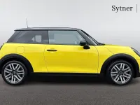 Used Mini Cooper Hatch 154 HP (113 kW) 2024 Yellow Hatchback