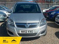 Second-hand Vauxhall Zafira 115 CP (84 kW) 2012 Argintiu Monovolum