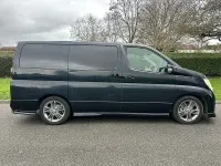 Usado Nissan Elgrand 2021 Negro Monovolumen