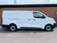 Used Peugeot Expert Premium 142 HP (104 kW) 2023 White Van