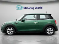 Usado Mini Cooper Classic 136 HP (100 kW) 2022 Verde Citadino