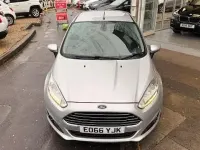 Usado Ford Fiesta Titanium 125 HP (91 kW) 2016 Prateado Citadino