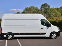 Used Nissan Interstar Tekna 180 HP (132 kW) 2024 White Van