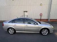 Używany Vauxhall Vectra SRi 120 KM (88 kW) 2008 Srebrny Hatchback