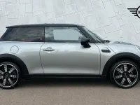 Begagnad Mini Cooper Exclusive 134 HK (98 kW) 2023 Silver Halvkombi