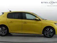 Używany Peugeot 208 Allure 99 KM (72 kW) 2021 Żółty Hatchback