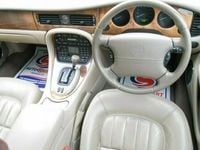 Used Jaguar XJ8 240 HP (176 kW) 2001 Sedan