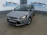 Begagnad Ford Focus Zetec 2013 Silver Halvkombi
