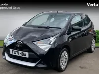 Used Toyota Aygo X-play 72 HP (52 kW) 2022 Bold black (metallic paint) Hatchback
