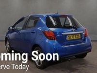 Used Toyota Yaris Hybrid 101 HP (74 kW) 2016 Blue Hatchback