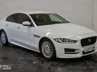 Używany Jaguar XE R-Sport 180 KM (132 kW) 2017 Biały Sedan/Limuzyna