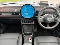 Begagnad Mini Cooper Hatch 113 kW (154 HK) 2025 Vit Halvkombi