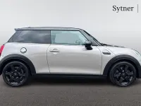 Begagnad Mini Cooper S Classic 176 HK (129 kW) 2023 Grå Halvkombi