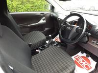 Used Toyota iQ 68 HP (50 kW) 2010 White Hatchback