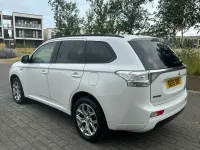 Used Mitsubishi Outlander P-HEV 200 HP (147 kW) 2015 White Estate