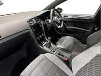 Second-hand VW Golf VIII R-line Edition 147 CP (108 kW) 2020 Alb Hatchback