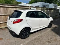 Usado Mazda 2 Black Limited 84 HP (61 kW) 2011 Branco Citadino