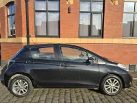 Usado Toyota Yaris Plus 99 HP (72 kW) 2014 Preto Citadino