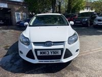 Used Ford Focus Zetec 105 HP (77 kW) 2013 White Hatchback