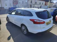Begagnad Ford Focus Zetec 2012 Vit Kombi