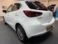 Begagnad Mazda 2 Inclusive 2022 Vit Halvkombi