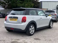 Używany Mini Cooper Classic 2019 Srebrny Hatchback