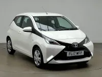 Usado Toyota Aygo X-play 68 CV (50 kW) 2017 Blanco Utilitario
