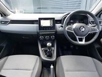 Używany Renault Clio V Evolution 90 KM (66 kW) 2024 Biały Hatchback