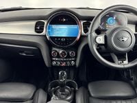 Usado Mini Cooper Exclusive 136 CV (100 kW) 2022 Amarillo Utilitario