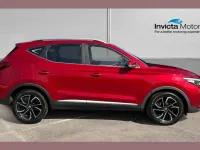 Używany MG ZS Exclusive 106 KM (77 kW) 2022 Czerwony SUV