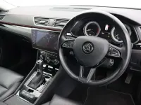 Used Skoda Superb LAURIN & KLEMENT 220 HP (161 kW) 2017 White Estate