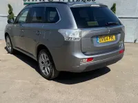 Usado Mitsubishi Outlander P-HEV 121 HP (88 kW) 2015 Carrinha