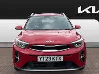 Usado Kia Stonic 101 HP (74 kW) 2023 Vermelho SUV