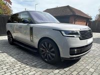 Begagnad Land Rover Range Rover 523 HK (384 kW) 2023 Grå SUV