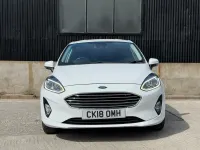 Usado Ford Fiesta Zetec 70 HP (51 kW) 2018 Branco Citadino