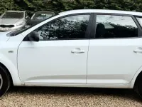Used Kia Ceed 2010 White Hatchback