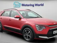 Gebraucht Kia Niro 182 PS (133 kW) 2023 Rot SUV