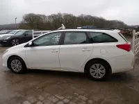 Used Toyota Auris Active 90 HP (66 kW) 2014 White Estate