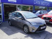 Używany Toyota Yaris 111 KM (81 kW) 2018 Brązowy Hatchback