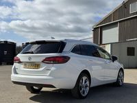 Used Vauxhall Astra SRi 150 HP (110 kW) 2017 White Estate