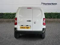 Begagnad Vauxhall Combo S 100 HK (73 kW) 2025 Vit Minibuss
