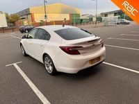Used Vauxhall Insignia SRi 140 HP (102 kW) 2017 White Hatchback